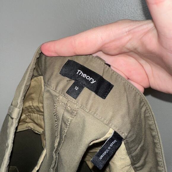 Theory High-Rise Pleated Chino Shorts Olive Green Women’s Size 12 - Picture 3 of 6